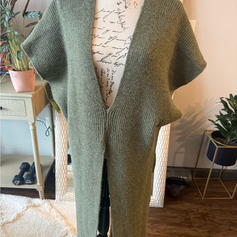 Anthropologie poncho Sweater in Olive
